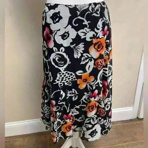 Chico’s skirt 100% silk floral midi length fully lined. Medium - Picture 2 of 7
